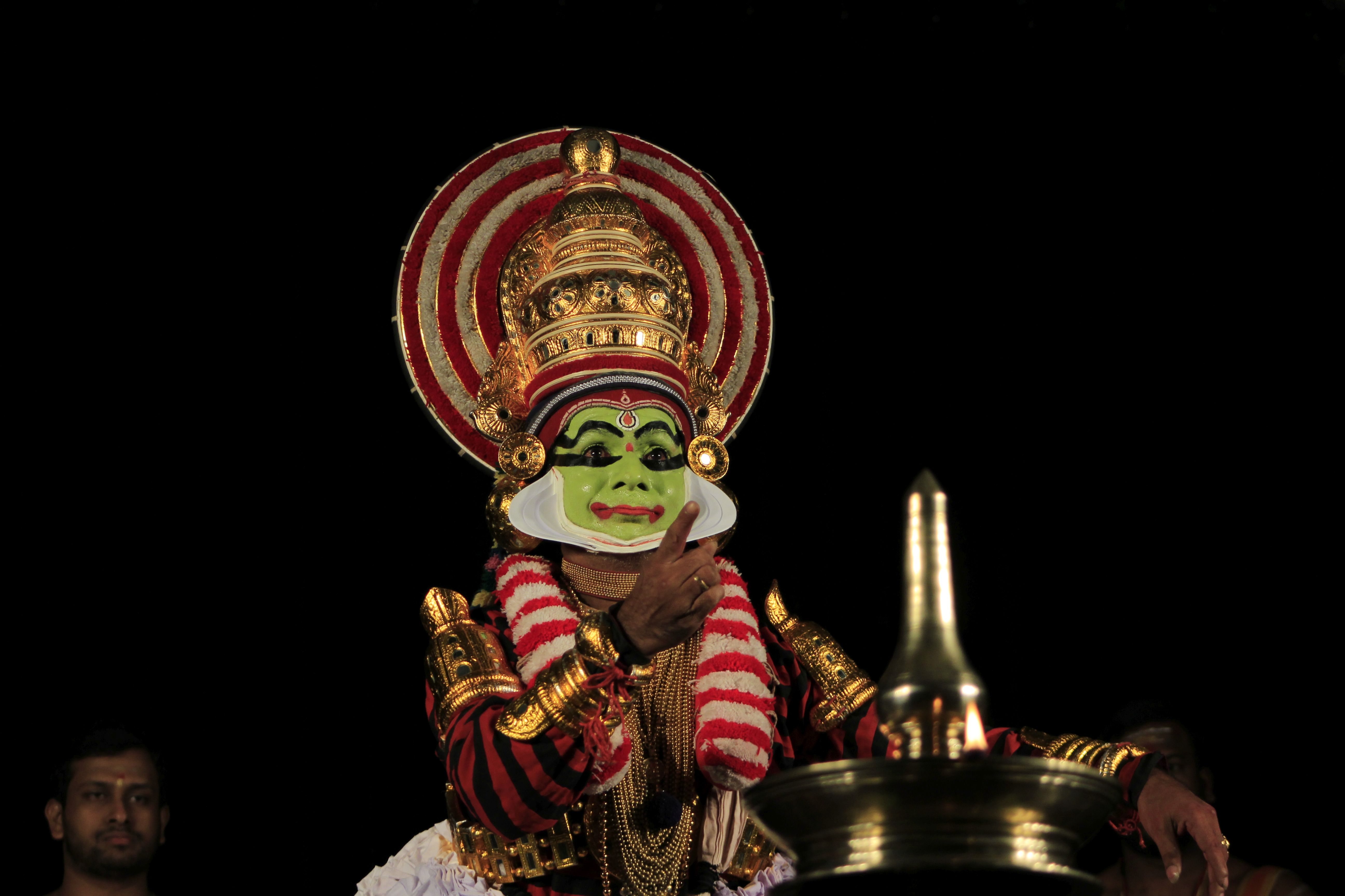 Mohiniyattam
